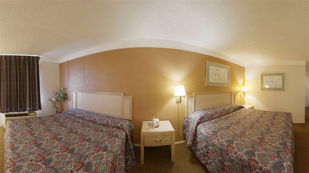 Economy Inn & Suites Denton Buitenkant foto