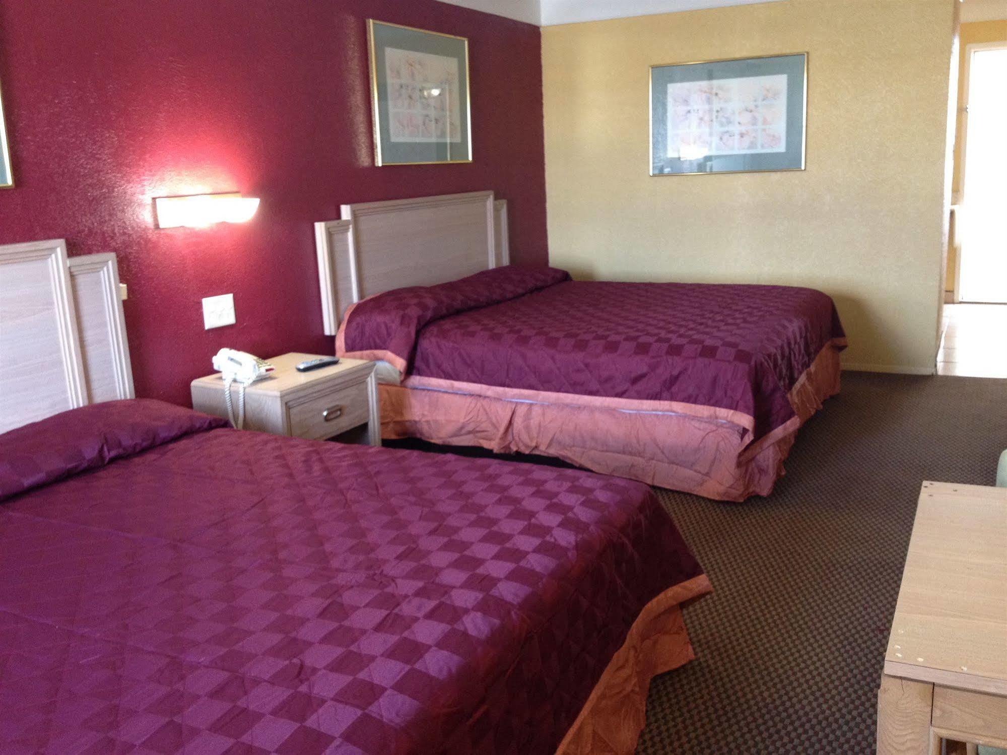 Economy Inn & Suites Denton Buitenkant foto