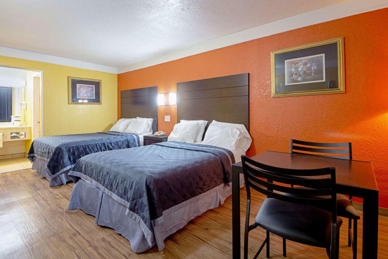 Economy Inn & Suites Denton Buitenkant foto