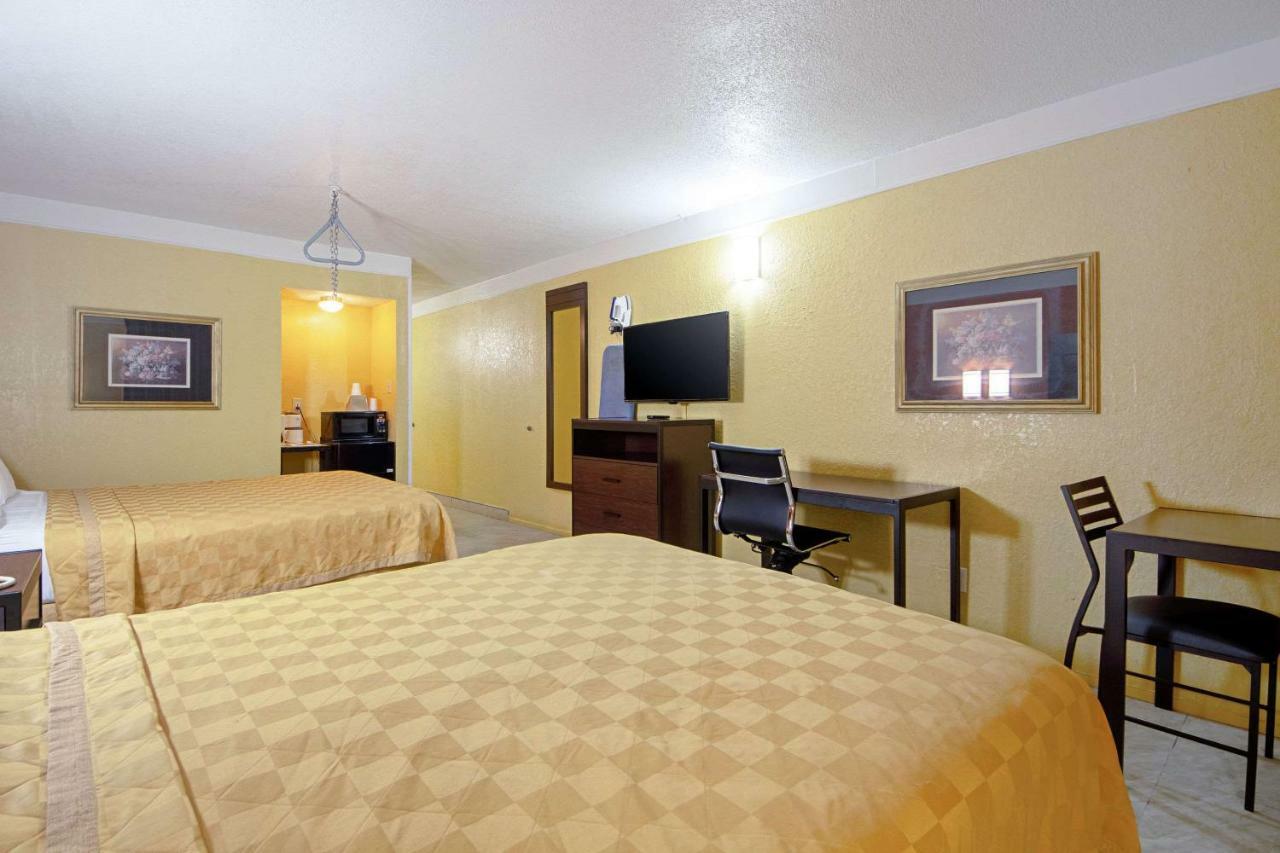 Economy Inn & Suites Denton Buitenkant foto
