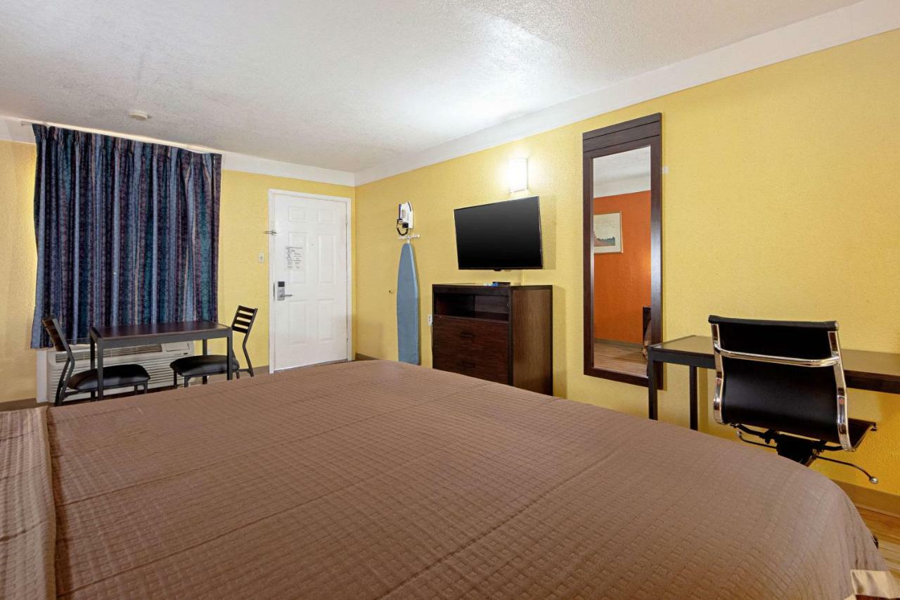 Economy Inn & Suites Denton Buitenkant foto