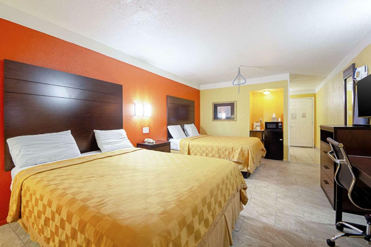 Economy Inn & Suites Denton Buitenkant foto