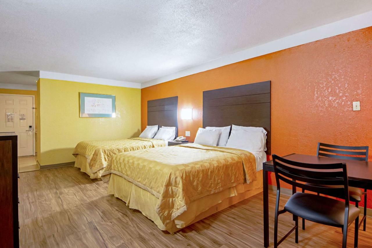 Economy Inn & Suites Denton Buitenkant foto