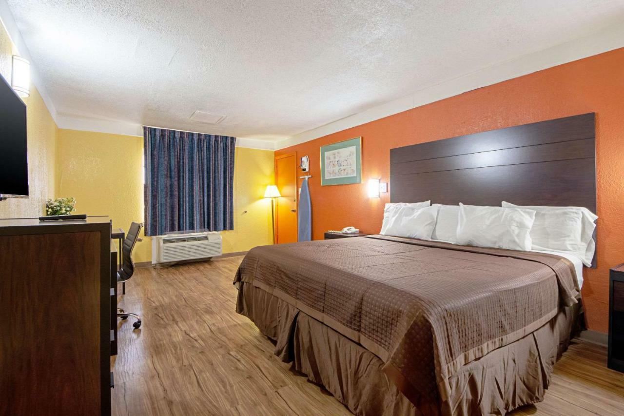 Economy Inn & Suites Denton Buitenkant foto
