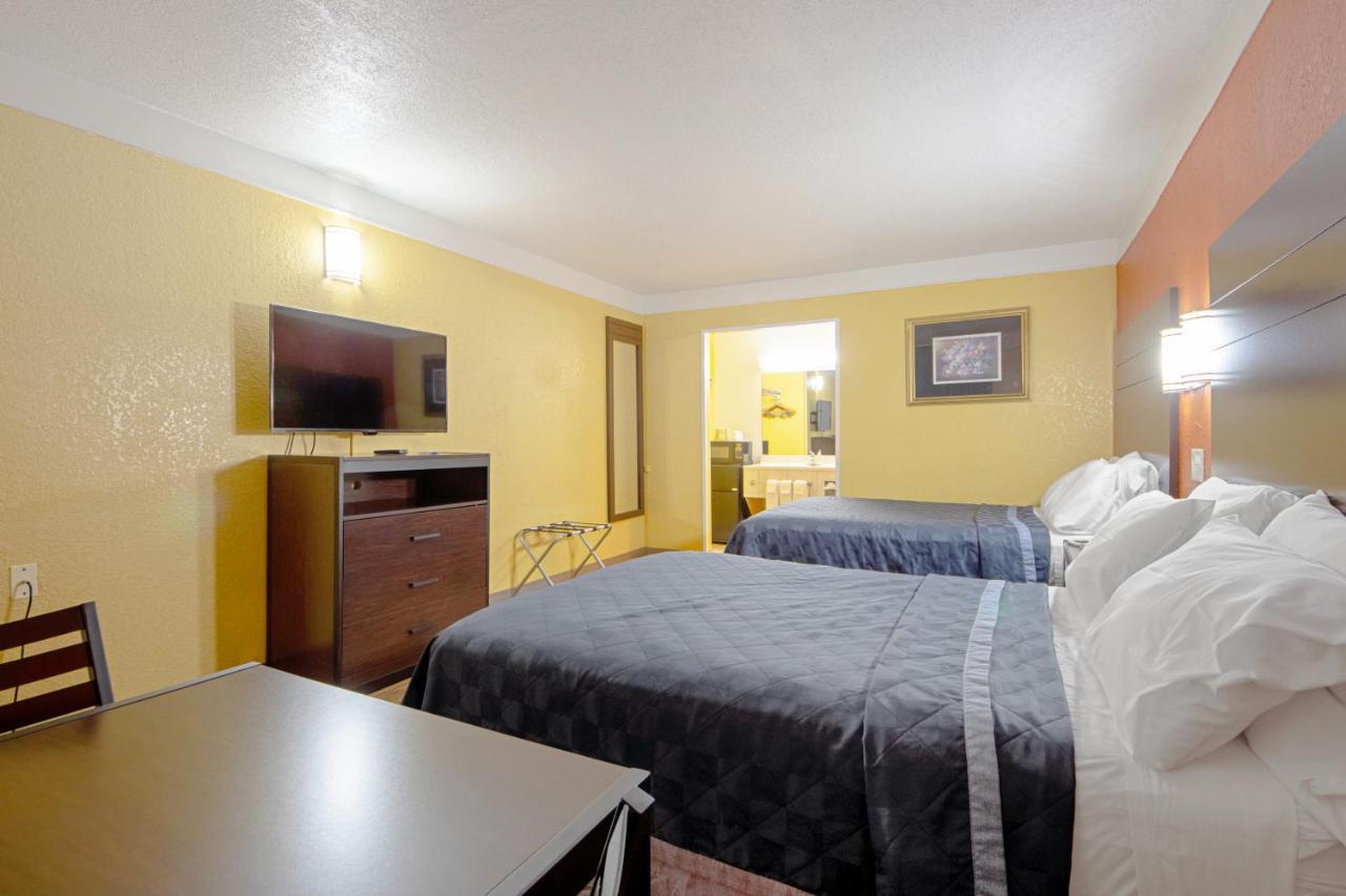Economy Inn & Suites Denton Buitenkant foto