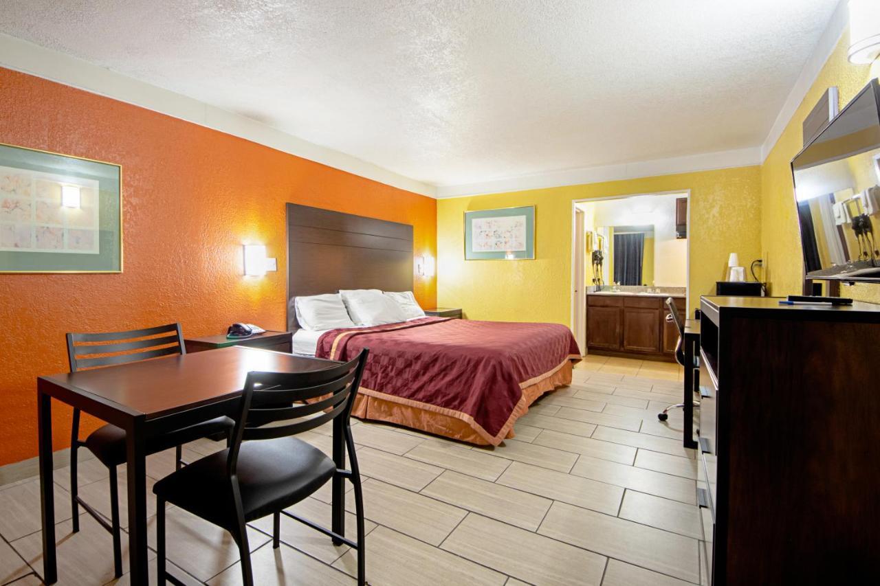 Economy Inn & Suites Denton Buitenkant foto